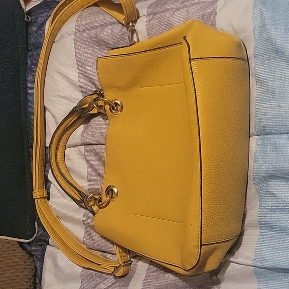 Marc New York Yellow Leather Luxury Bag. Minmal Call Outs, Style, Sophistication - Picture 4 of 12